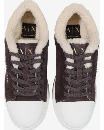 Deportivas de Armani Exchange con  efecto ante y ribete en borreguito