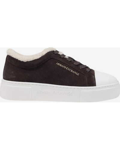 Deportivas de Armani Exchange con  efecto ante y ribete en borreguito